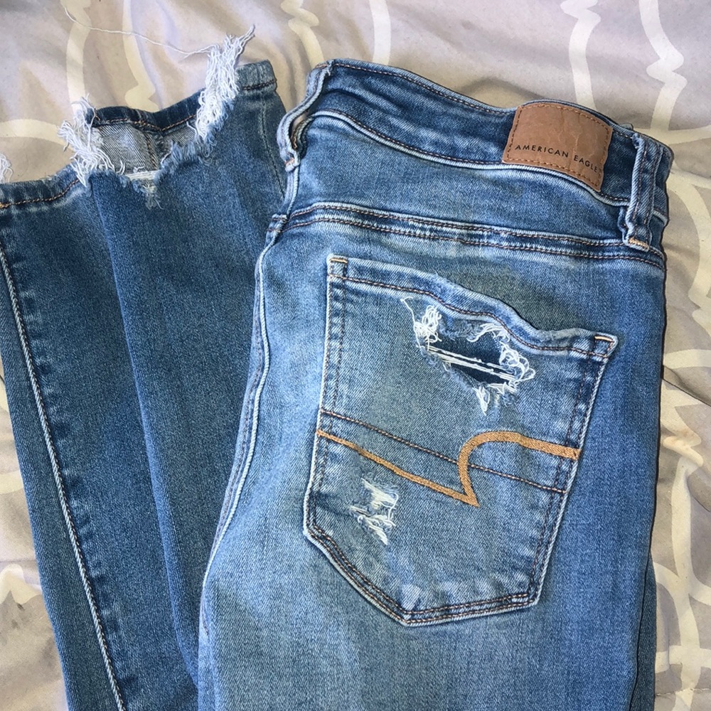 American Eagle dark wash ripped Jeans
